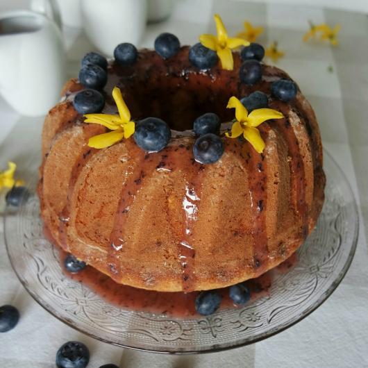 Buttermilchkuchen mit Heidelbeerguss