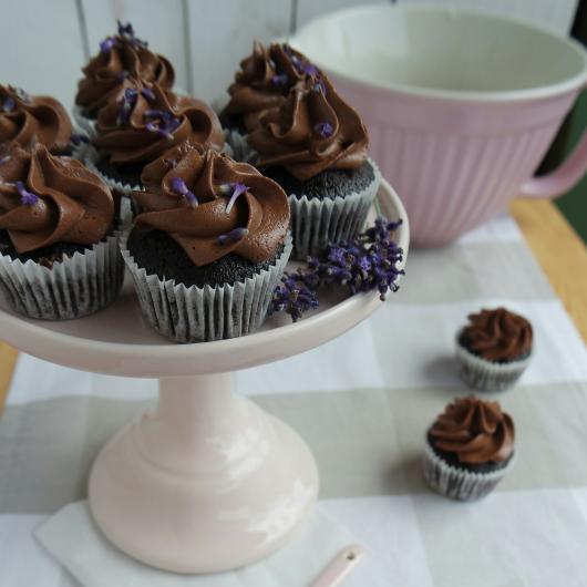 Chocolateminicupcakes mit Lavendel Chocolateminicupcakes mit Lavendel