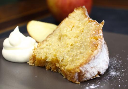 Gugelhupf mit Caramel-Äpfeln