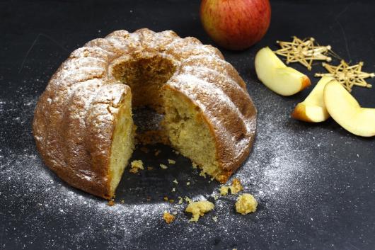 Gugelhupf mit Caramel-Äpfeln Gugelhupf mit Caramel-Äpfeln