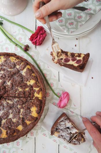 Russischer Zupfkuchen mit Kirschen