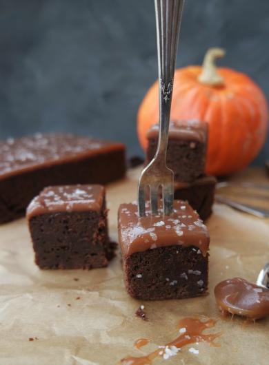 Pumpkin Brownies mit gesalztem Karamell