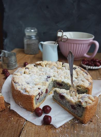 Mohnstreuselkuchen mit Kirschen Mohnstreuselkuchen mit Kirschen