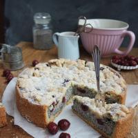 Mohnstreuselkuchen mit Kirschen