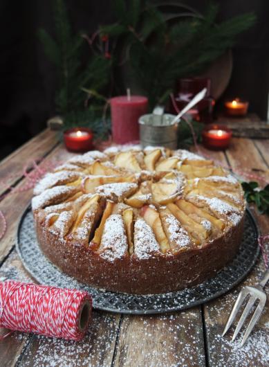 Apfelkuchen mit Kardamom und weißer Schokolade