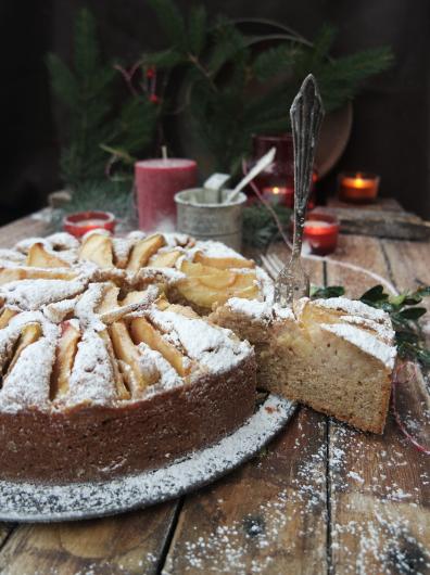 Apfelkuchen mit Kardamom und weißer Schokolade