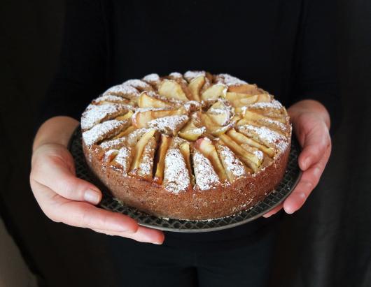 Apfelkuchen mit Kardamom und weißer Schokolade