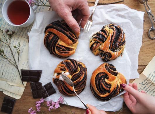 Butterbriocheknoten mit Schokolade