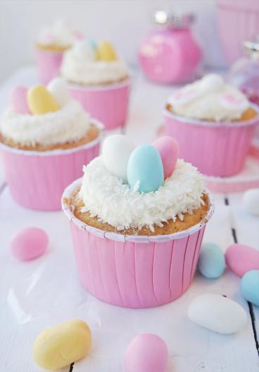 Mandelmuffins mit Kirschen und Kokostopping Mandelmuffins mit Kirschen und Kokostopping
