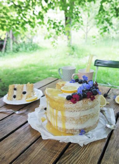 Zitronen Blaubeer Torte (naked cake) Zitronen Blaubeer Torte (naked cake)