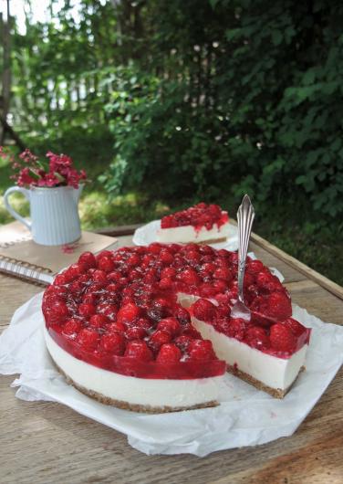 Himbeerfrischkäsetorte mit Knusperboden