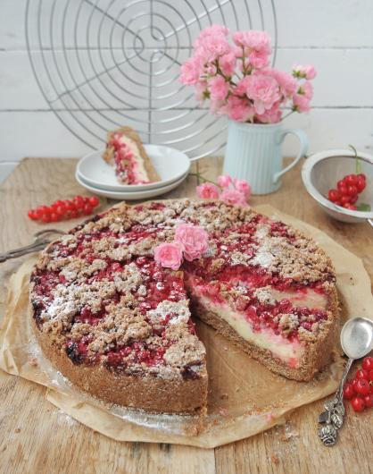 Johannisbeerstreuselkuchen mit Cheesecakefüllung