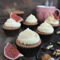 Walnusscupcakes mit Kaffee und Dulce de Leche Topping