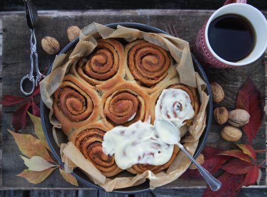 Kürbis Brioche Schnecken mit Orangen und Nüssen