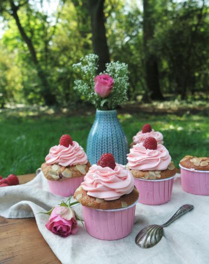 Himbeer-Rhabarber Cupcakes Himbeer-Rhabarber Cupcakes