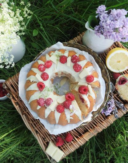 Himbeer & Weiße Schokolade Gugelhupf